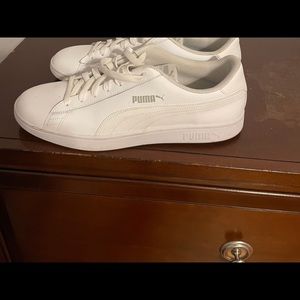 Mens White Leather Pumas